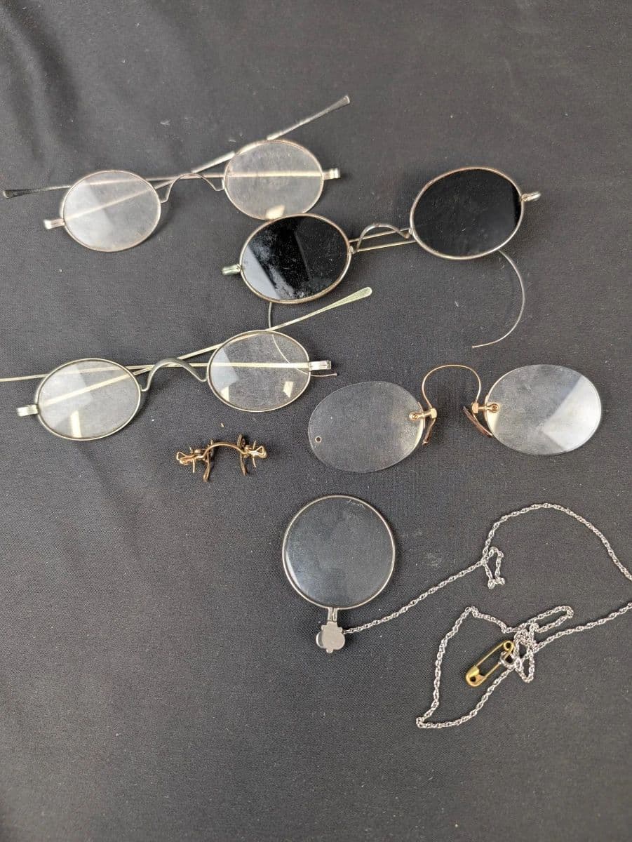 The Time Capsule Collection: Toys, Timeless Glass, Pocket Watches, Dolls, Movie Memorabilia photo 6