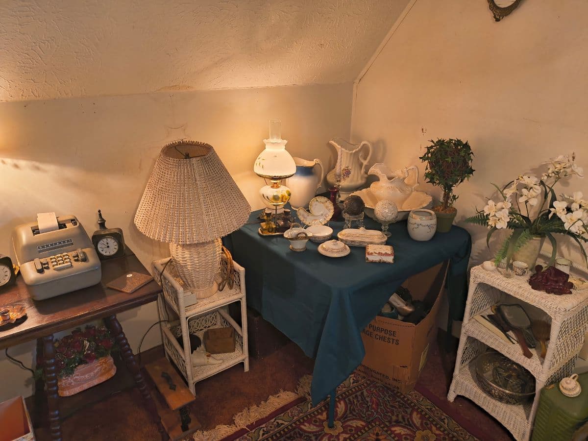 Donna Davis LLC - Antiques Vintage Furniture Accessories Thousands Costume Jewelry photo 7