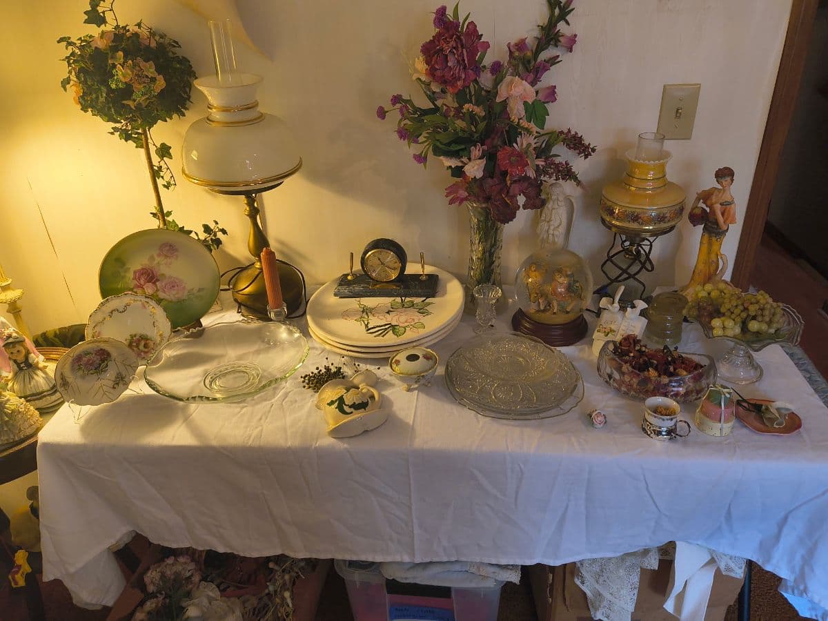 Donna Davis LLC - Antiques Vintage Furniture Accessories Thousands Costume Jewelry photo 11