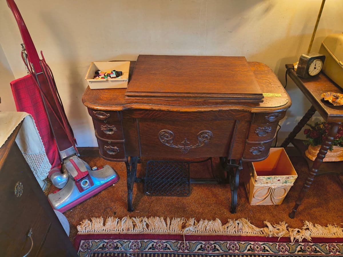 Donna Davis LLC - Antiques Vintage Furniture Accessories Thousands Costume Jewelry photo 5