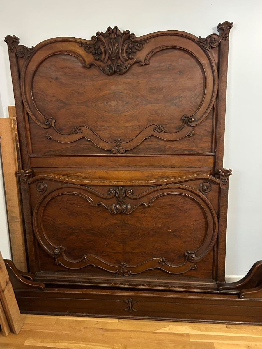 GILDED NEST IN DUNWOODY WITH FABULOUS ANTIQUE FURNITURE, A GAMING COLLECTION AND A HOUSE FULL! photo 4