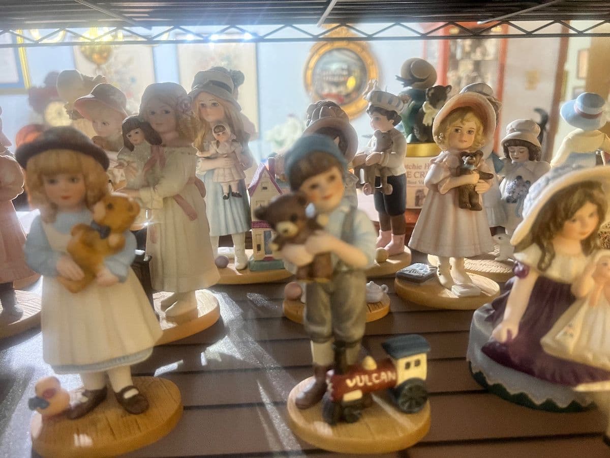 ONE DAY ONLY CHRISTMAS/COSTUME JEWELRY/DOLL SALE photo 8