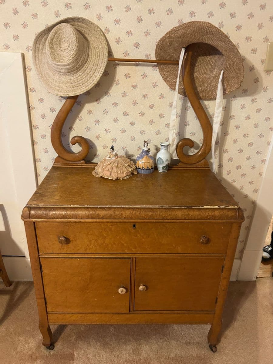 Franklin Clovercroft Estate Sale photo 5