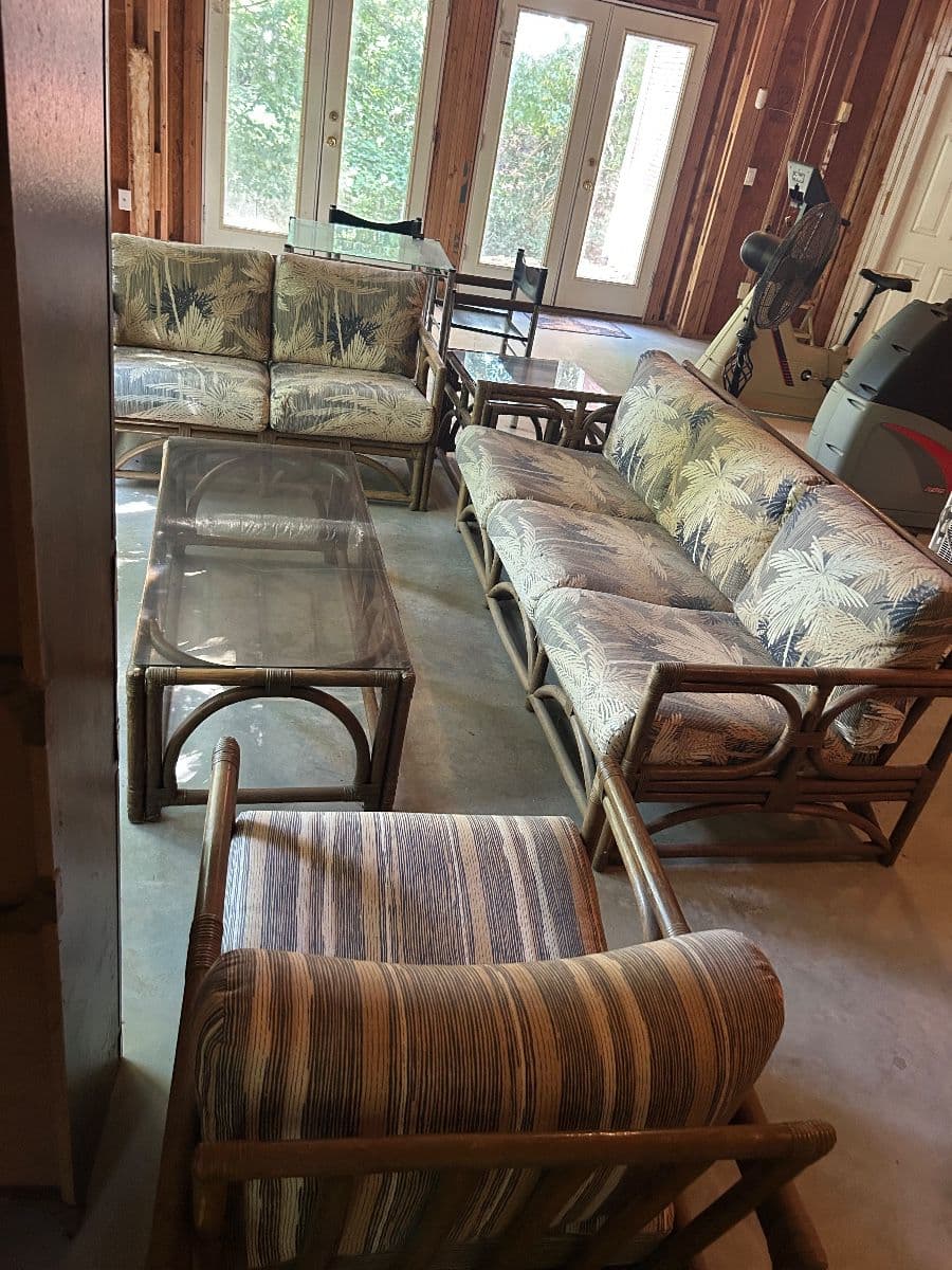 6,000 sq ft home with Many Treasures! photo 3