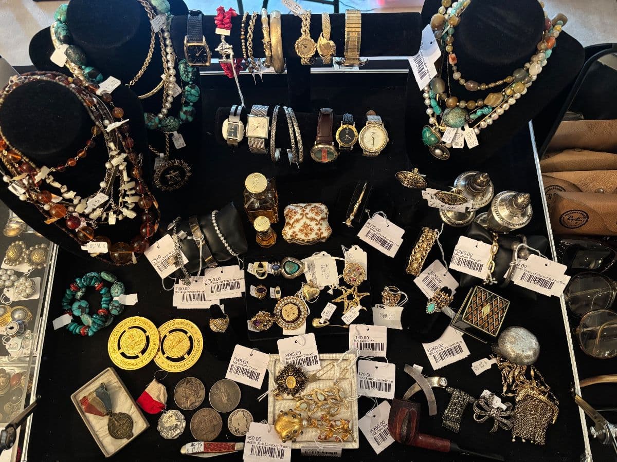 Poof! Art, MCM Home Decor, Lipstick Mirror and More Farmington Hills Estate Sale photo 8