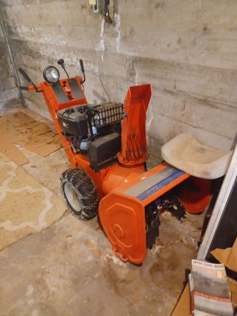 Acushnet Hillside Home - Car (Mercedes), Riding Mower (Husqarvana), Fine Furnishings and more! photo 4