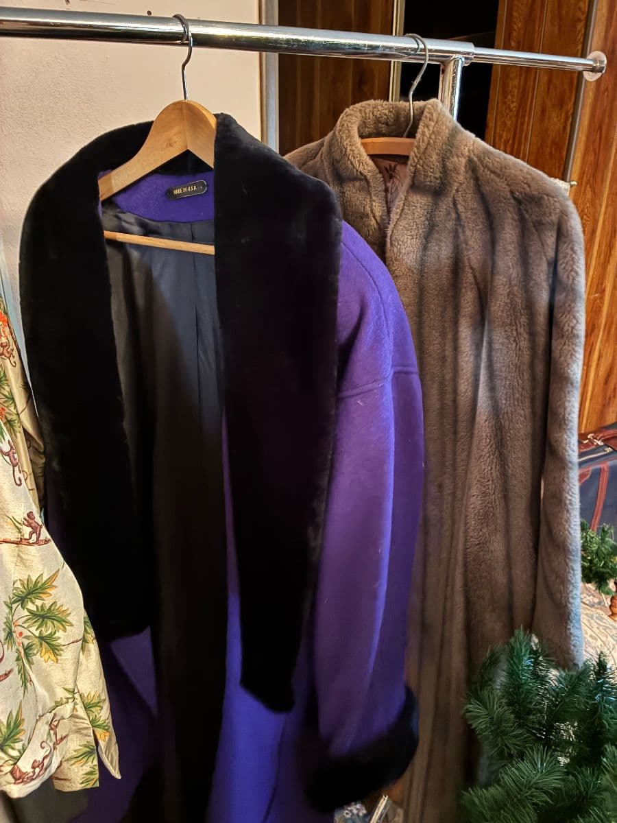 Cashless Vintage Treasure Sale! 75% Off Saturday Only photo 12
