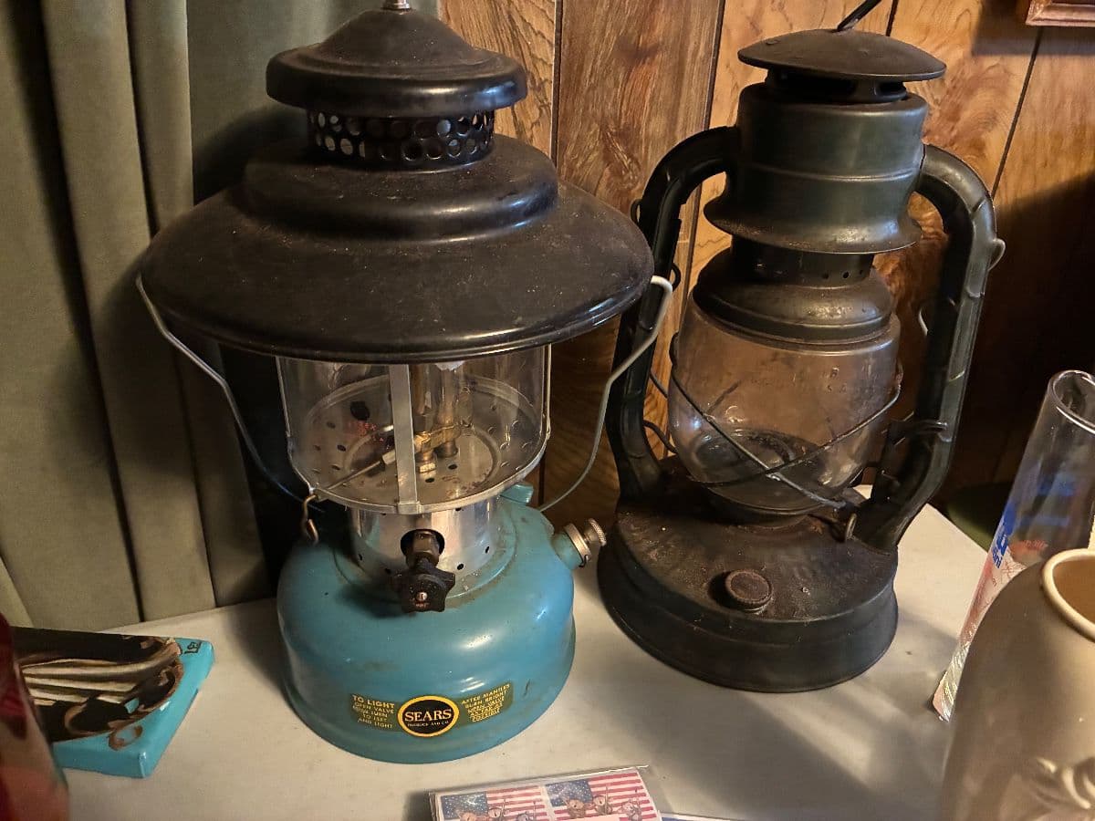Cashless Vintage Treasure Sale! 75% Off Saturday Only photo 11
