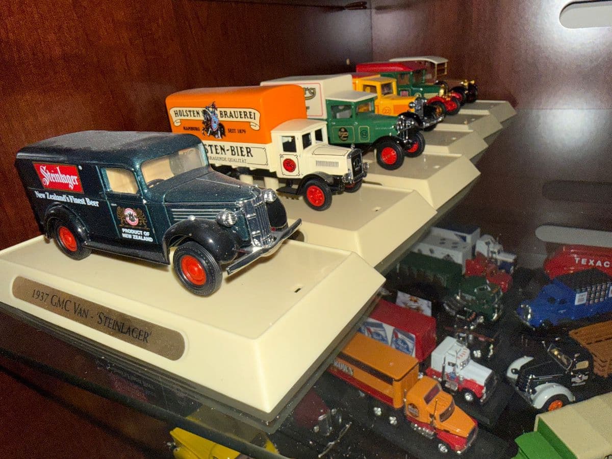 Dunwoody, furniture, collectible model cars vintage carpentry tools, Vintage glassware, China photo 12