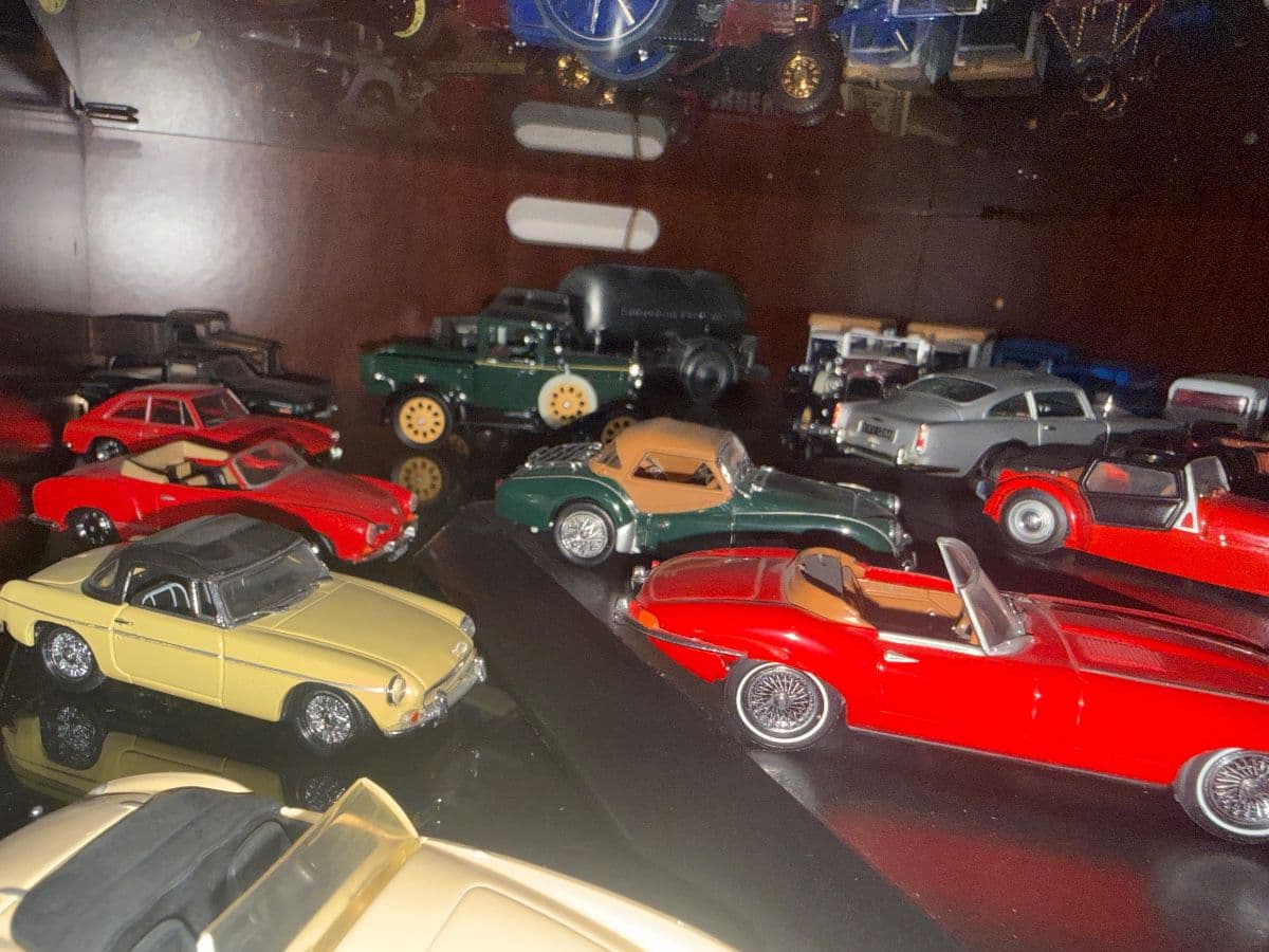 Dunwoody, furniture, collectible model cars vintage carpentry tools, Vintage glassware, China photo 5