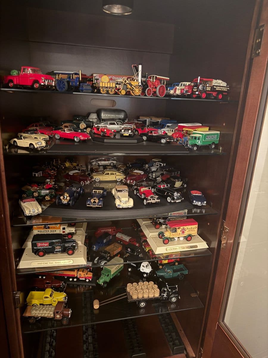 Dunwoody, furniture, collectible model cars vintage carpentry tools, Vintage glassware, China photo 1