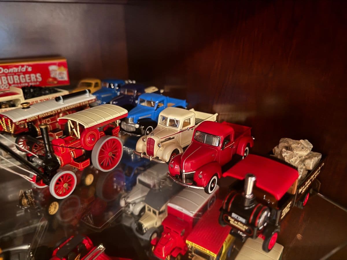 Dunwoody, furniture, collectible model cars vintage carpentry tools, Vintage glassware, China photo 2