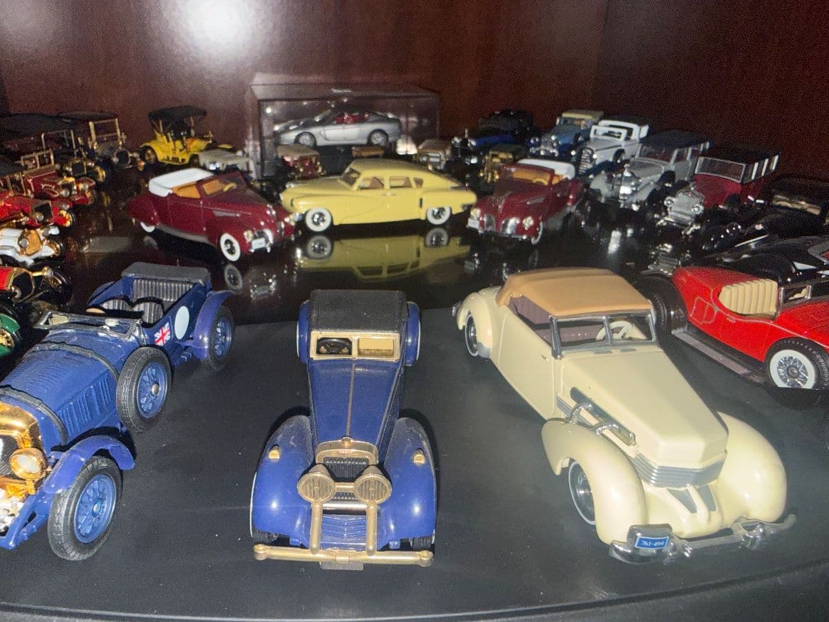 Dunwoody, furniture, collectible model cars vintage carpentry tools, Vintage glassware, China photo 9
