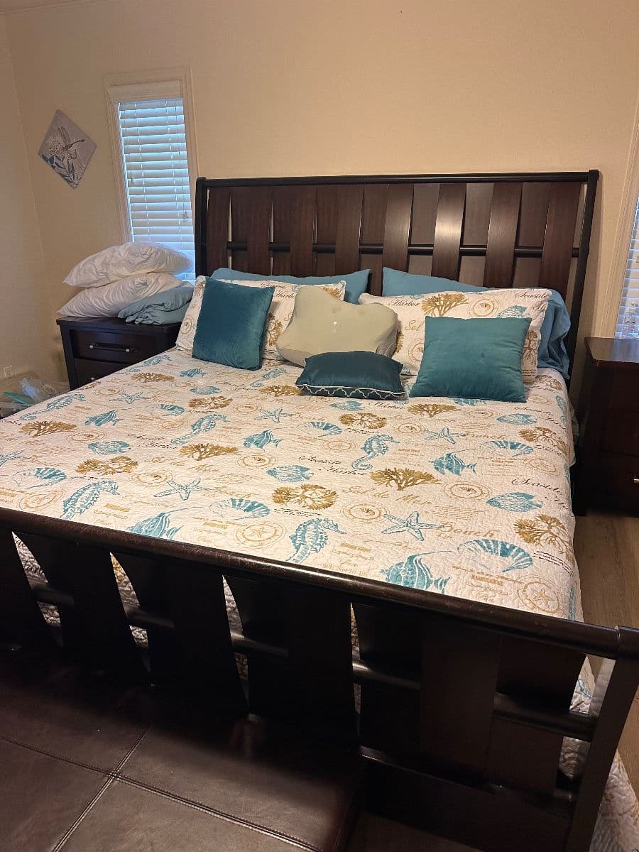 Cape Coral, Estate sale hosted by House Of Consignment photo 10