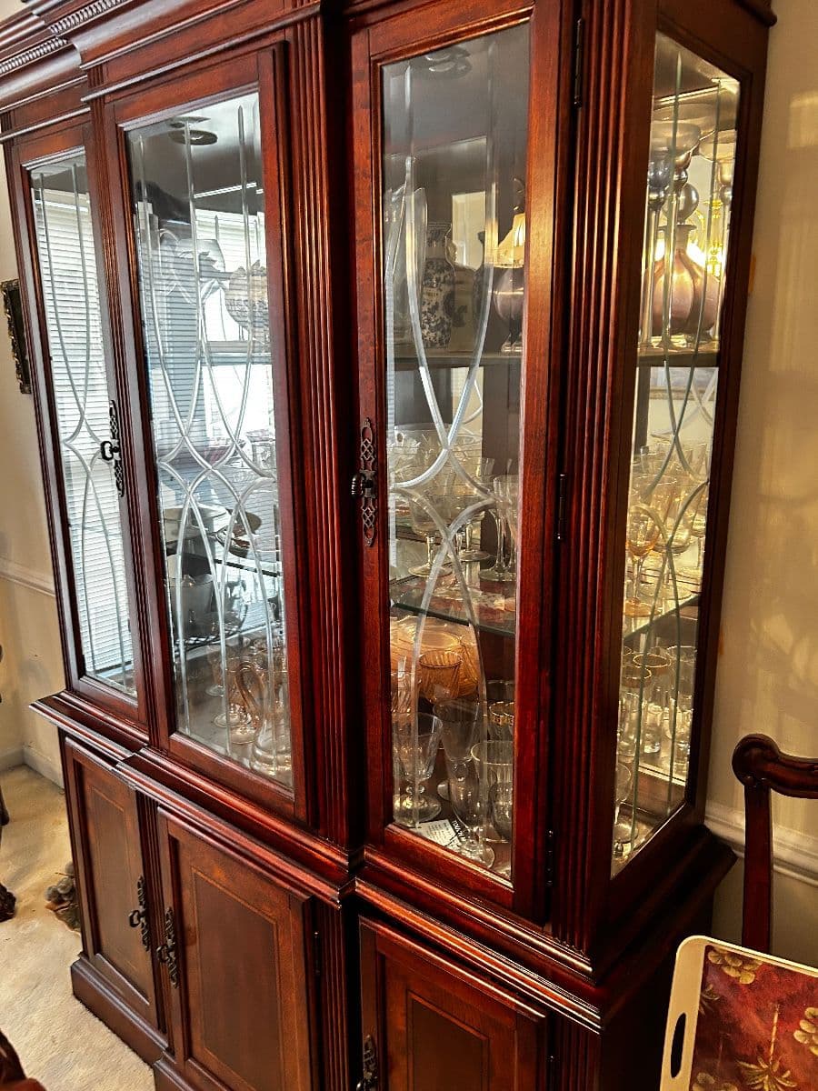 Durham home overflowing with great decor. Early sale availability. photo 8