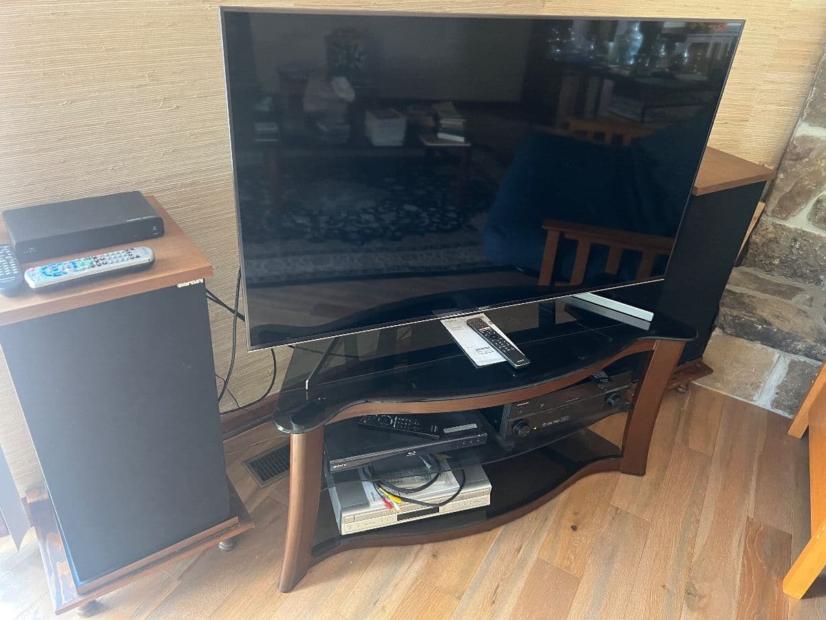 Needlewood Lane Estate sale in Cleveland photo 11