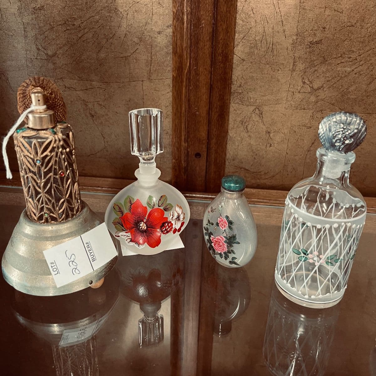 Holiday Treasures & Vintage Finds Auction photo 4