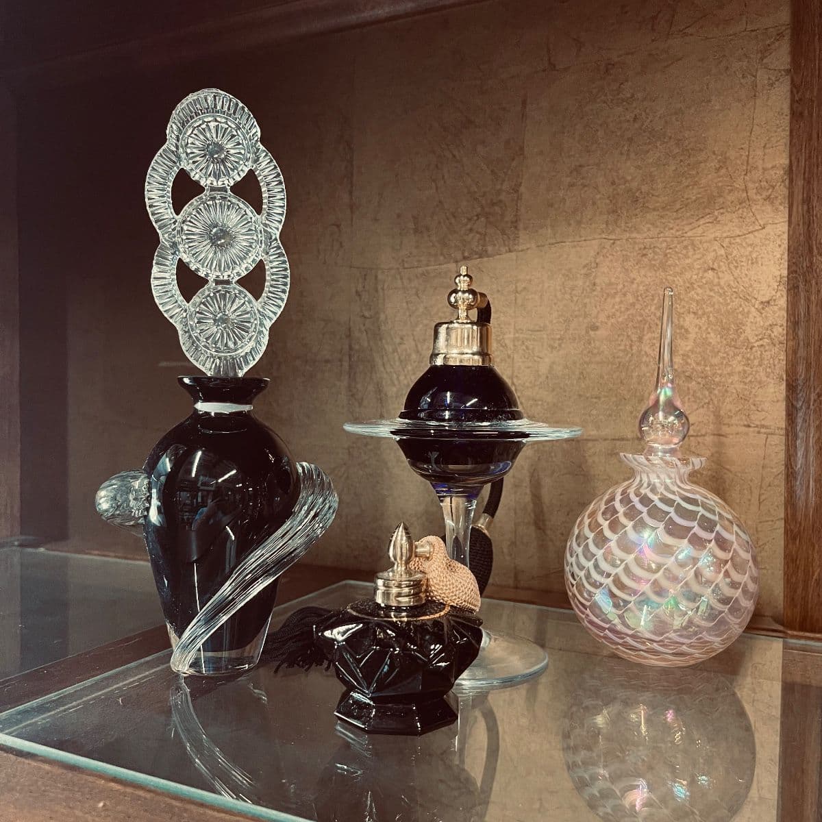Holiday Treasures & Vintage Finds Auction photo 8