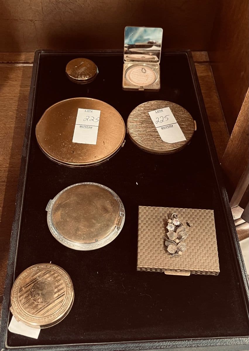 Holiday Treasures & Vintage Finds Auction photo 7