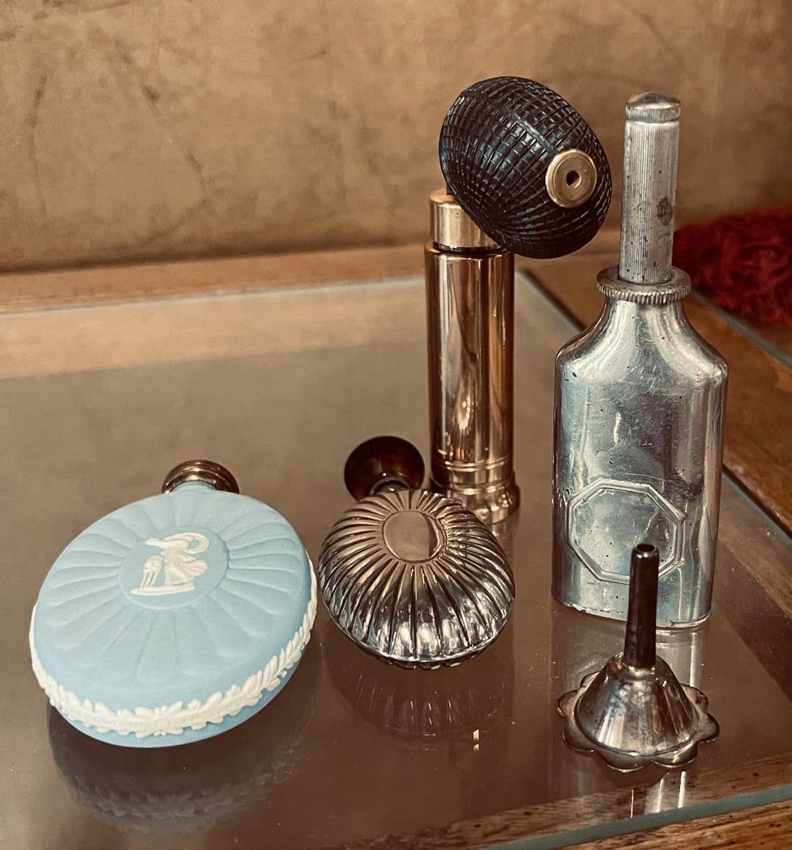 Holiday Treasures & Vintage Finds Auction photo 3