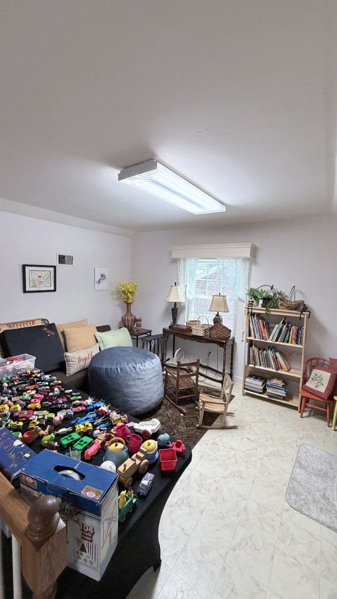 Classic & Collectible Franklin Estate Sale photo 7