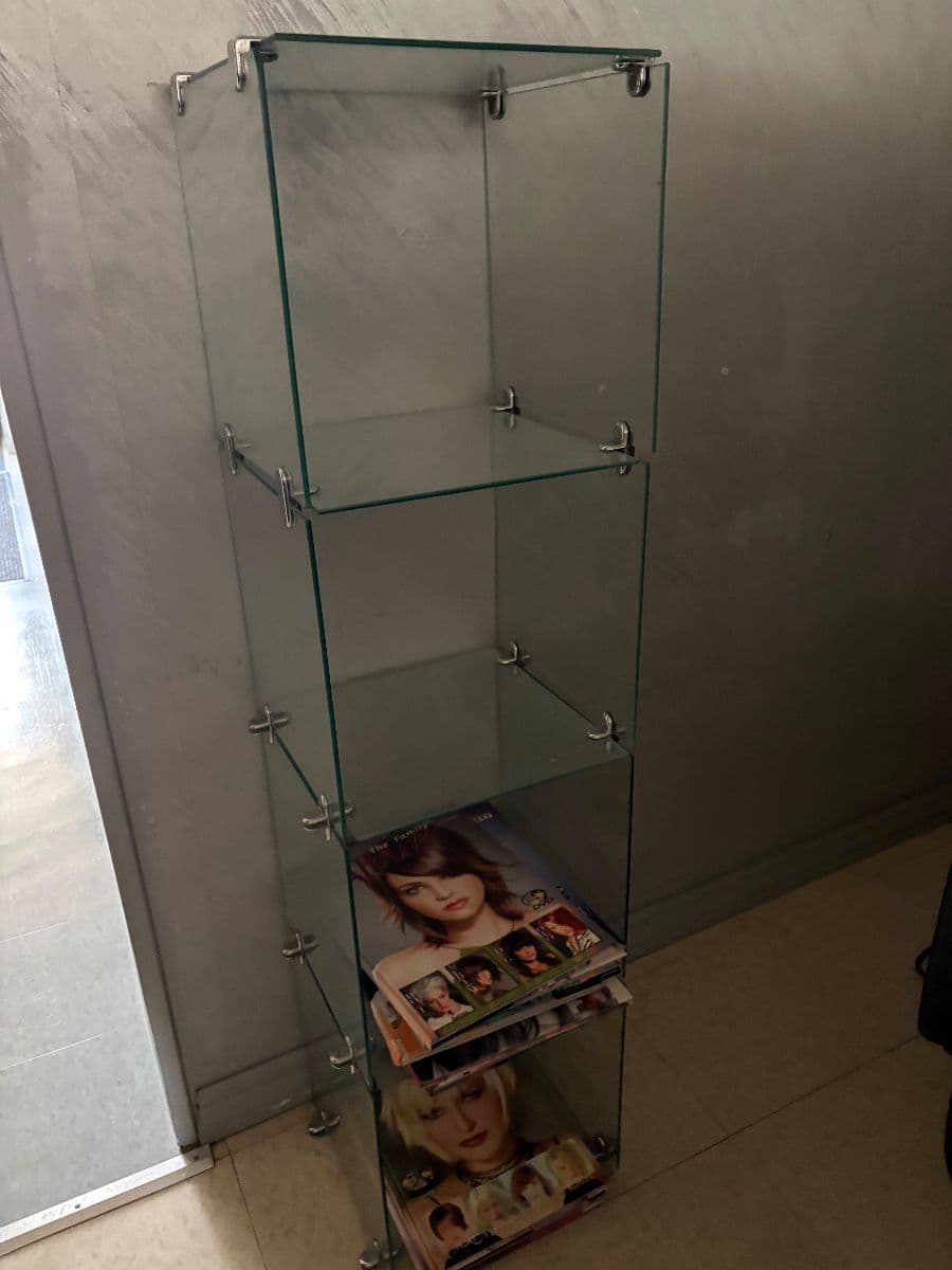BEAUTY SALON CLOSING. OVERLOAD OF SMALLS photo 8