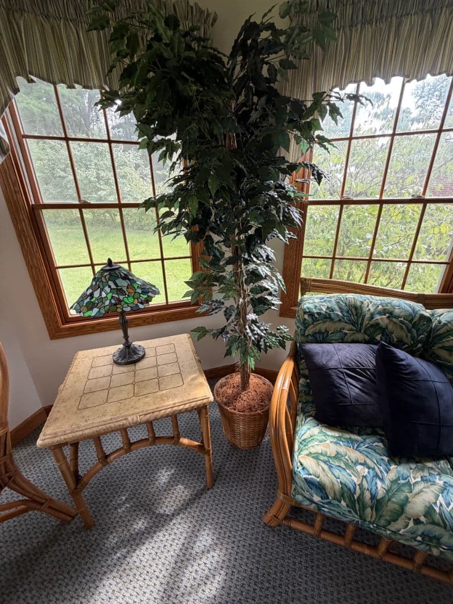 PACKED UNIONTOWN ESTATE SALE – Beautiful Furniture, China, Crystal, Purses, Jewelry & More! photo 8