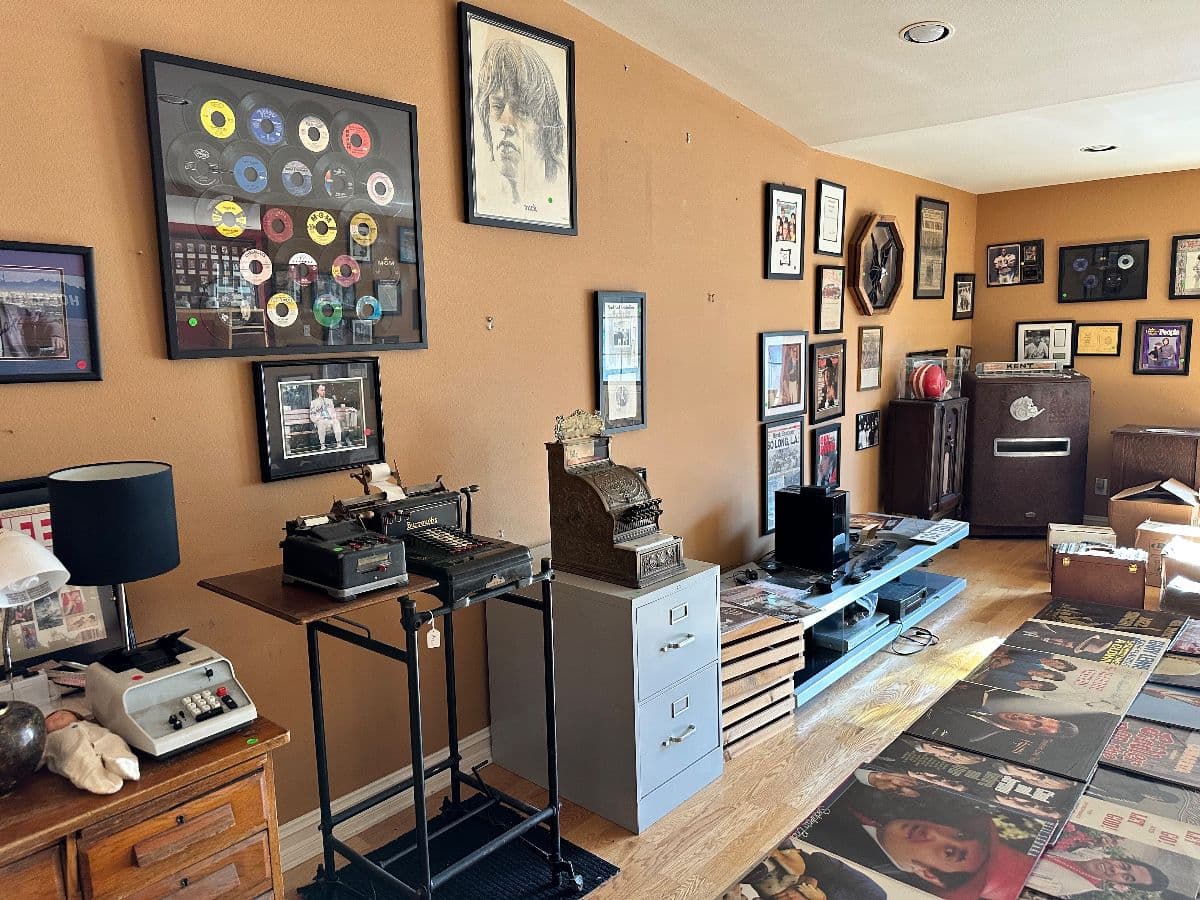 COLLECTOR’S DREAM; AUTOGRAPHS, ANTIQUES, FURNITURE, MUSIC, SPORTS, HOLLYWOOD MEMORABILIA, & MORE! photo 4
