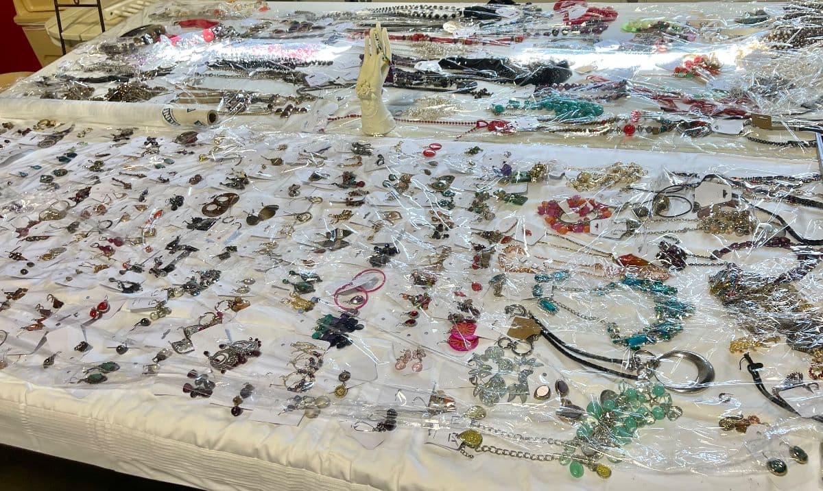 HICKORY ESTATE TAG SALE BY PAMELA THURS SEPT 24TH FRIDAY SEPT 25TH photo 11