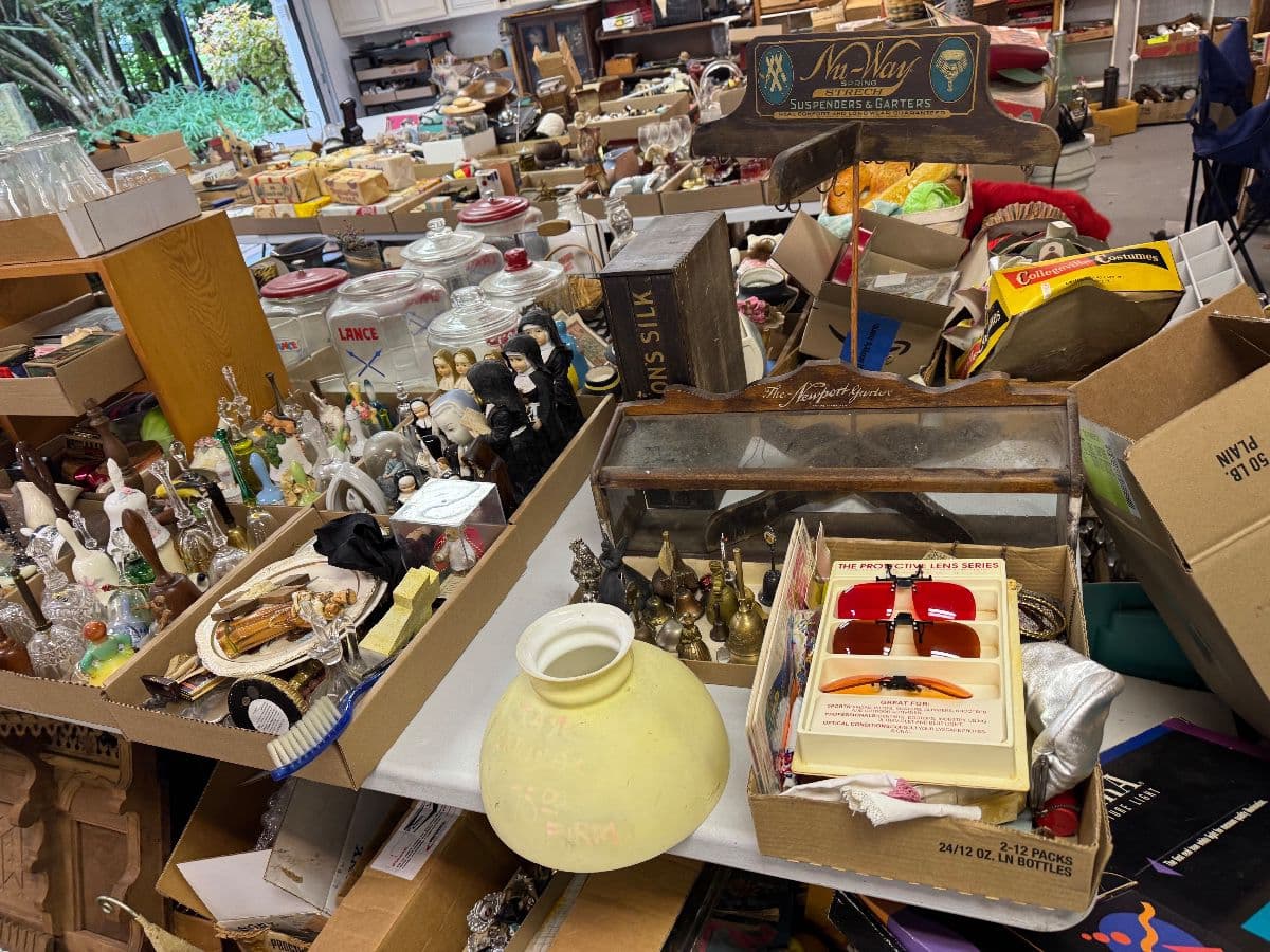 Huge Auction Euclid Beach Signs Face Jugs Advertising Gas Oil Apothecary Bottles Toys Cans Antiques photo 8