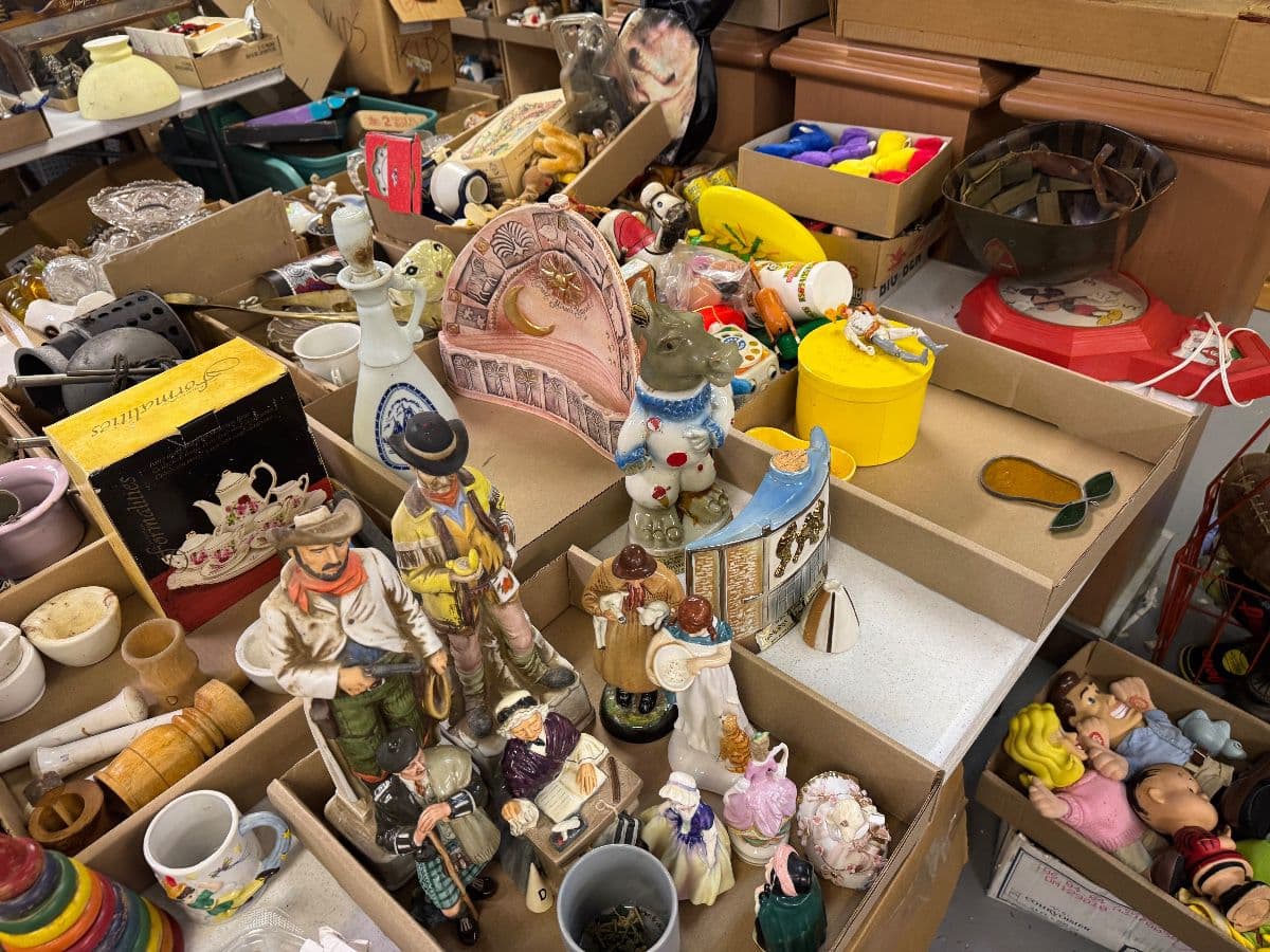Huge Auction Euclid Beach Signs Face Jugs Advertising Gas Oil Apothecary Bottles Toys Cans Antiques photo 9