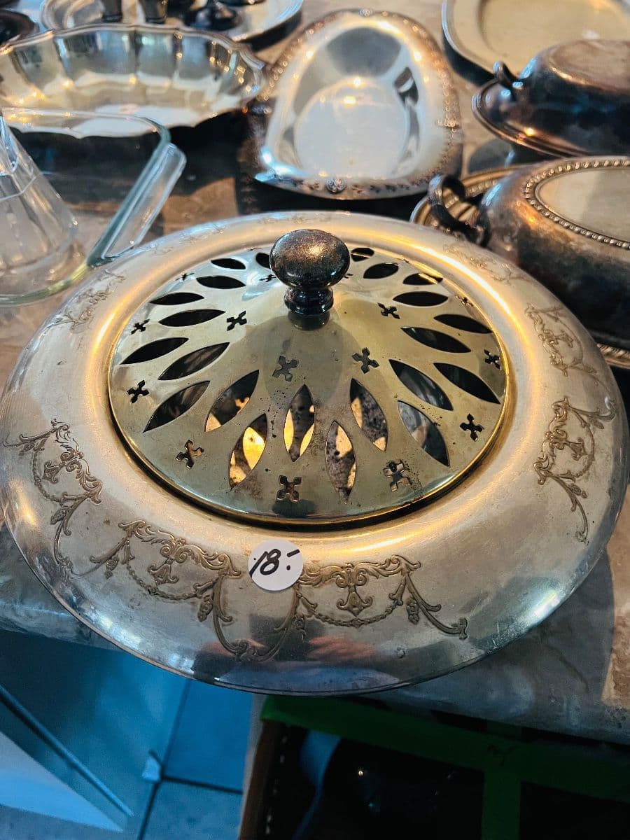 Crewilla Drive Estate sale photo 11