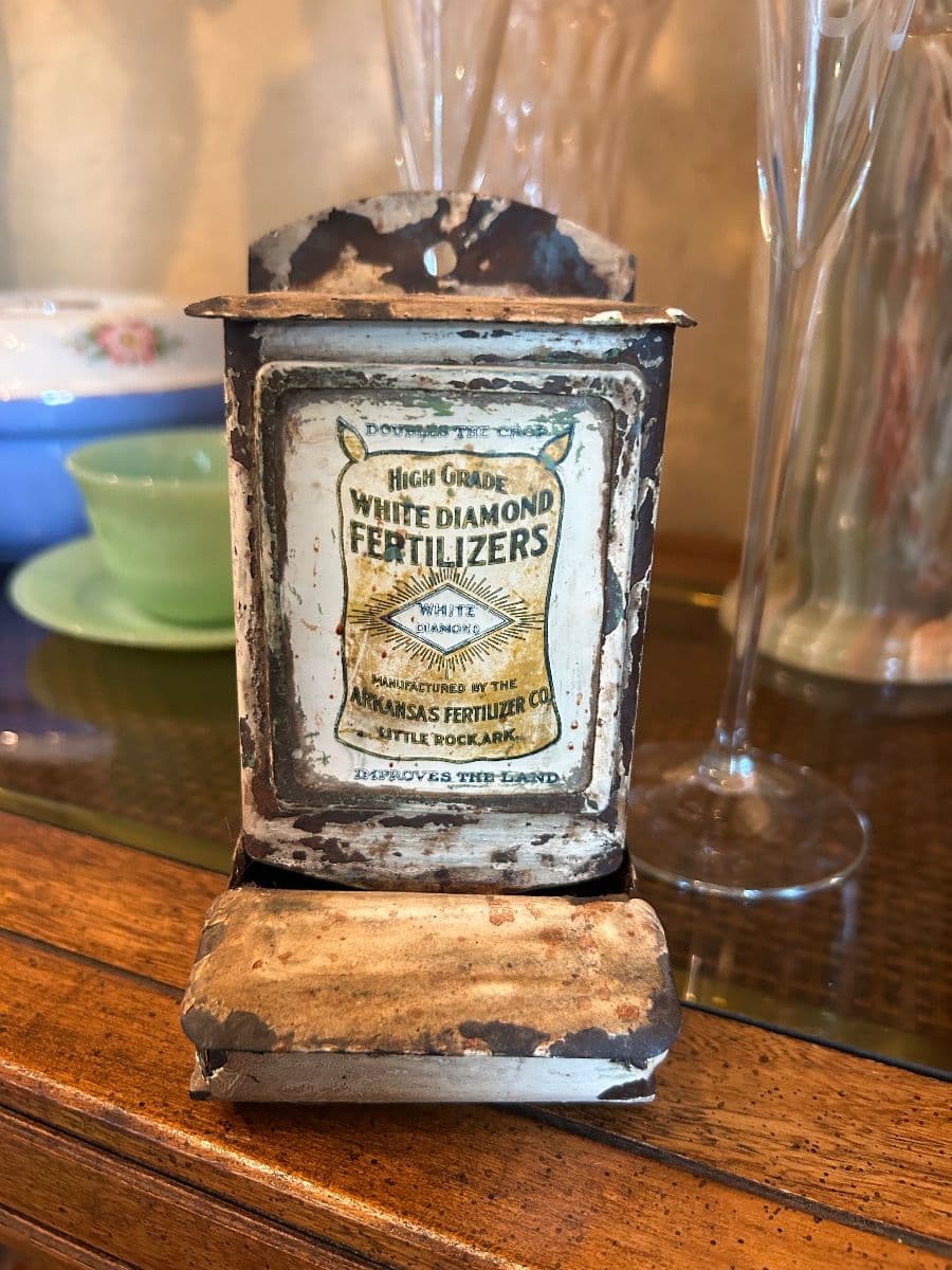 NICE PECULIAR ESTATE SALE photo 3
