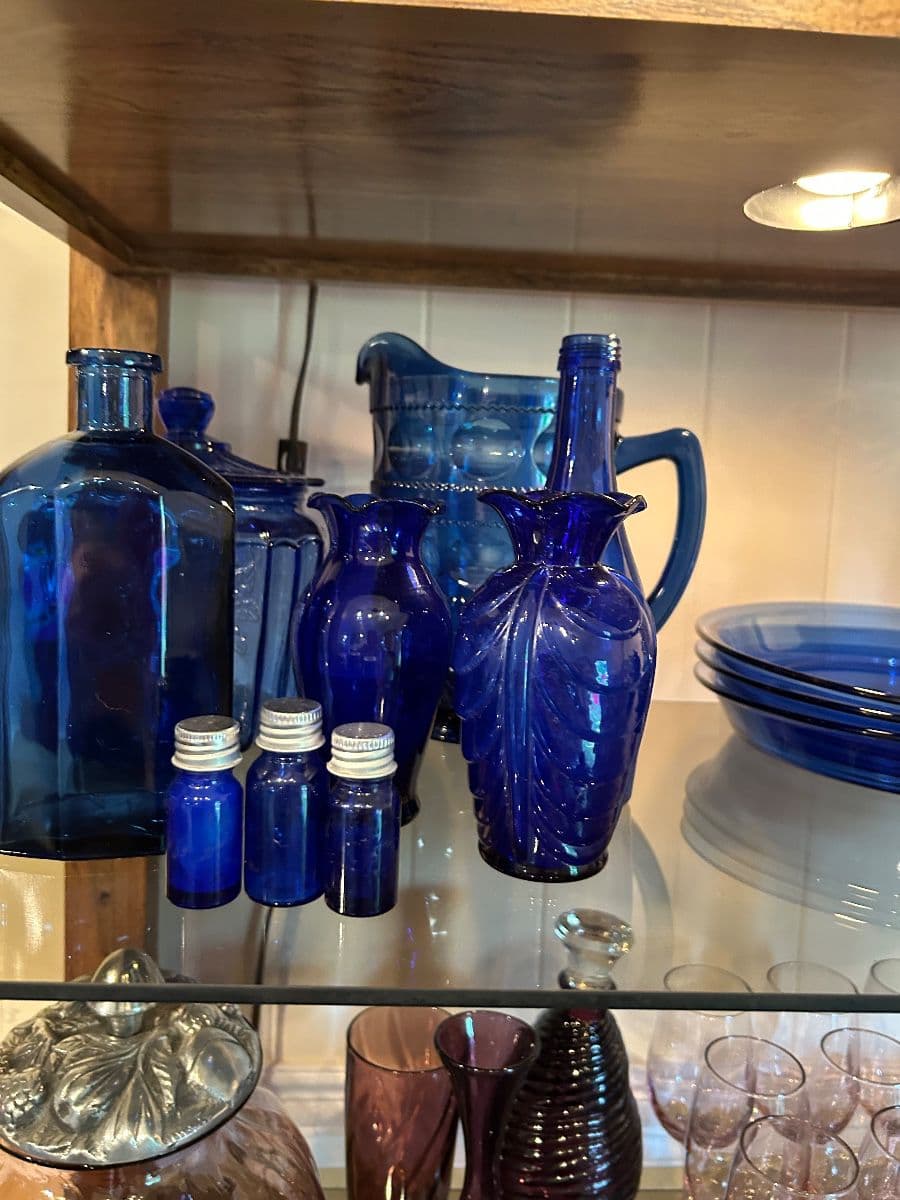 NICE PECULIAR ESTATE SALE photo 12