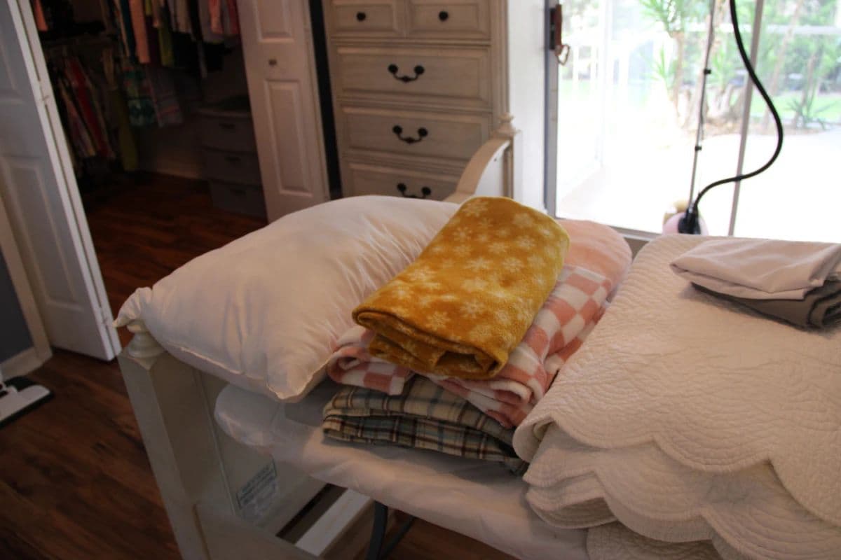 Village of Santo Domingo Estate sale photo 11