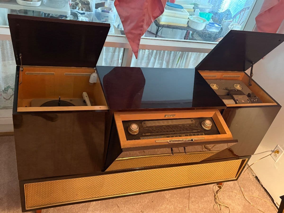 DBH Southampton PA “Pickers” estate sale, MCM, Jewelry, Tools, Christmas, Books, More.. photo 1