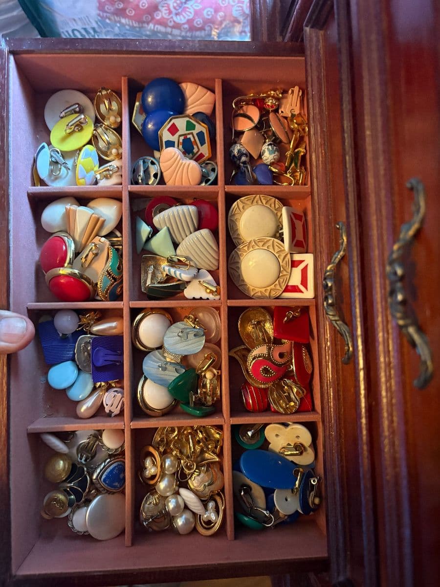 DBH Southampton PA “Pickers” estate sale, MCM, Jewelry, Tools, Christmas, Books, More.. photo 11
