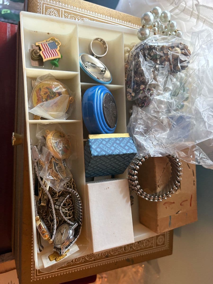 DBH Southampton PA “Pickers” estate sale, MCM, Jewelry, Tools, Christmas, Books, More.. photo 6