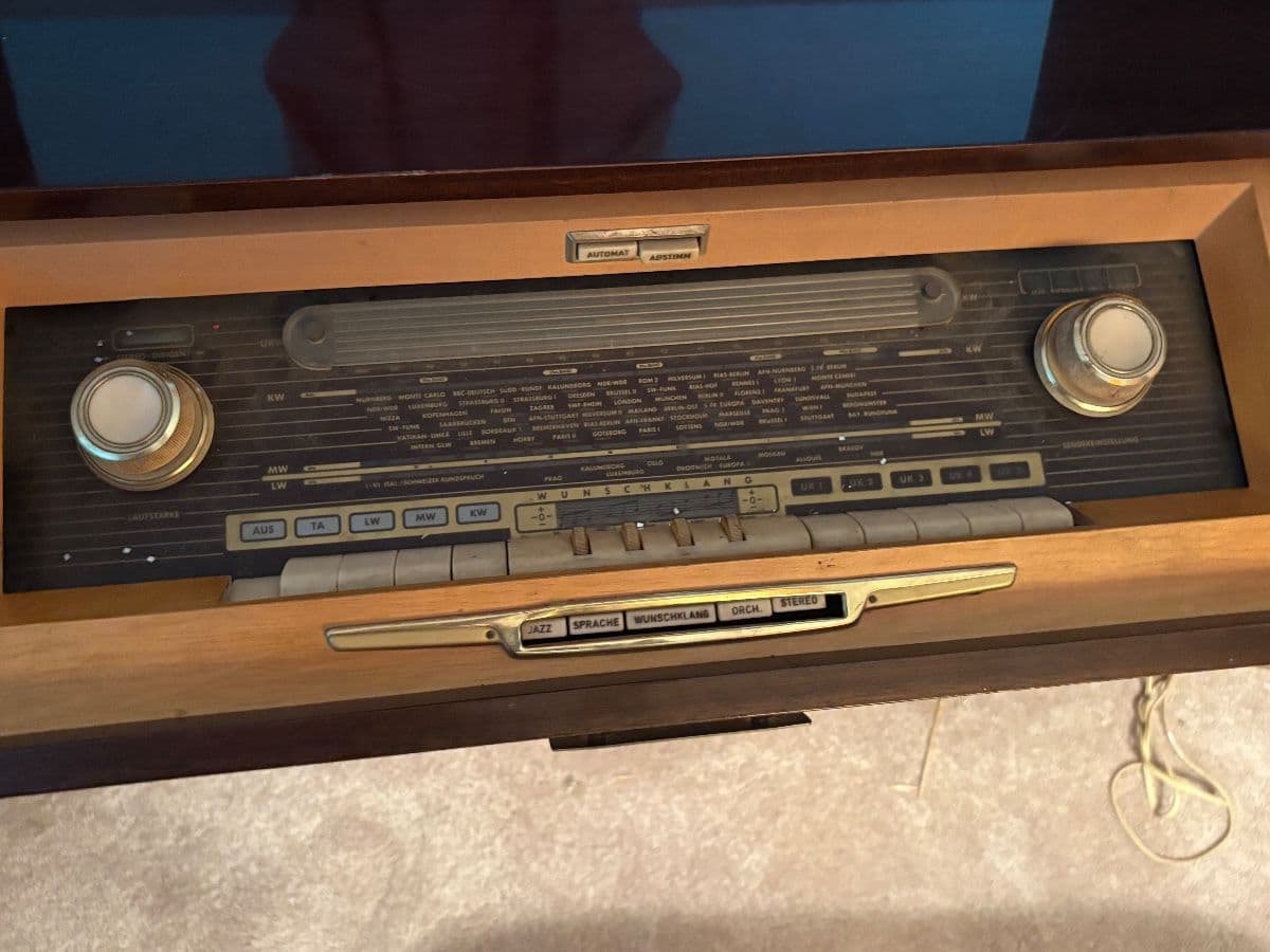 DBH Southampton PA “Pickers” estate sale, MCM, Jewelry, Tools, Christmas, Books, More.. photo 3