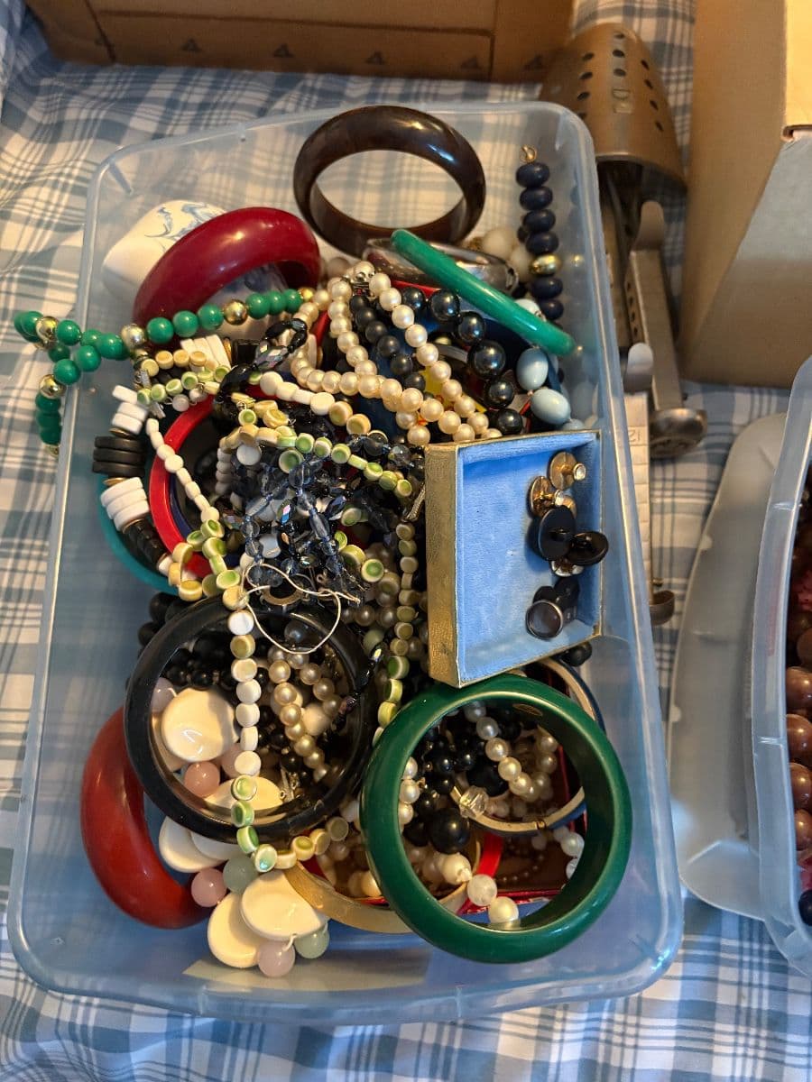DBH Southampton PA “Pickers” estate sale, MCM, Jewelry, Tools, Christmas, Books, More.. photo 8