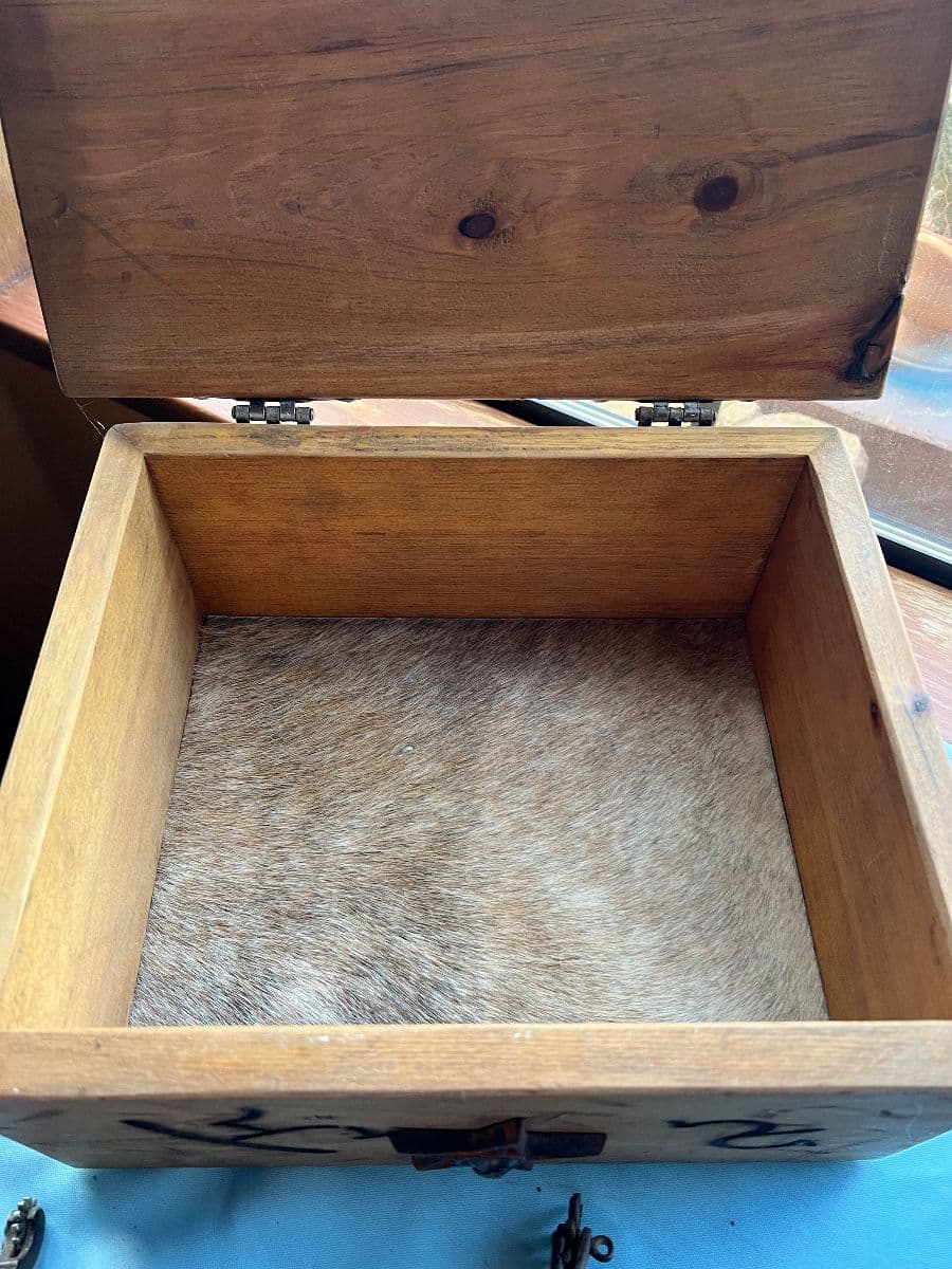 Prunedale Horse Ranch Estate Sale – Snap On Tools, Western Gear, Saddle, Tempurpedic, Garden photo 7