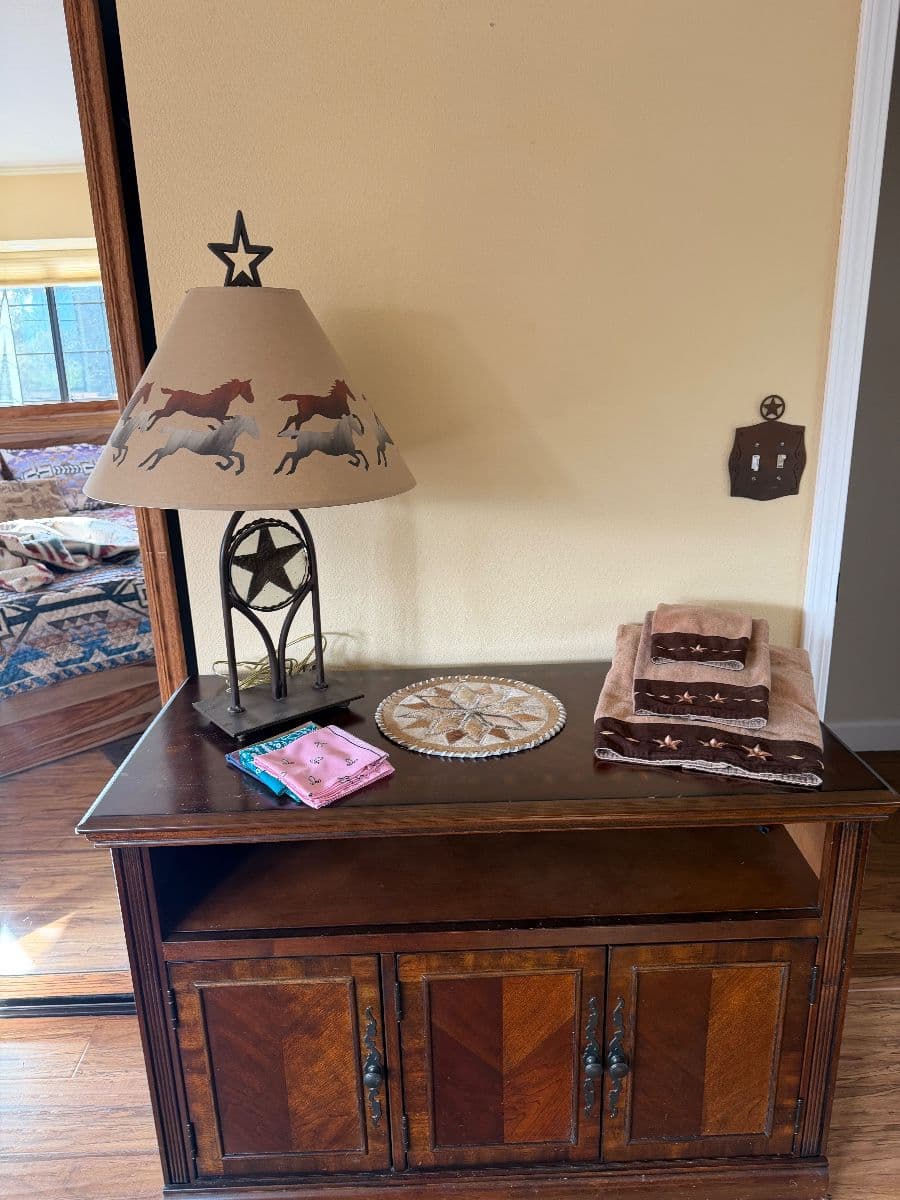 Prunedale Horse Ranch Estate Sale – Snap On Tools, Western Gear, Saddle, Tempurpedic, Garden photo 6