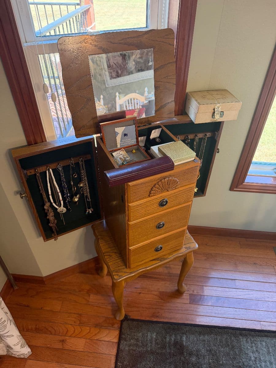 Clean Country Estate Sale with Ray-Ban Meta Glasses, Power Reclining Furniture & More photo 6
