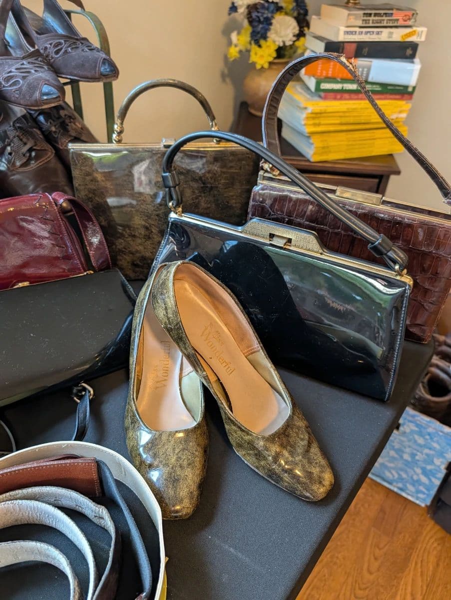 Packed East Sacramento Vintage Estate Sale – 1950s, MCM, Clothing, Books & Decor. photo 10