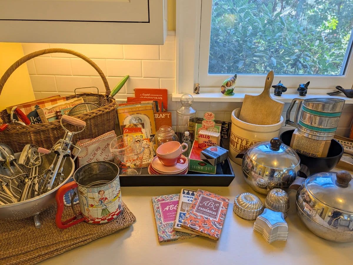 Packed East Sacramento Vintage Estate Sale – 1950s, MCM, Clothing, Books & Decor. photo 1