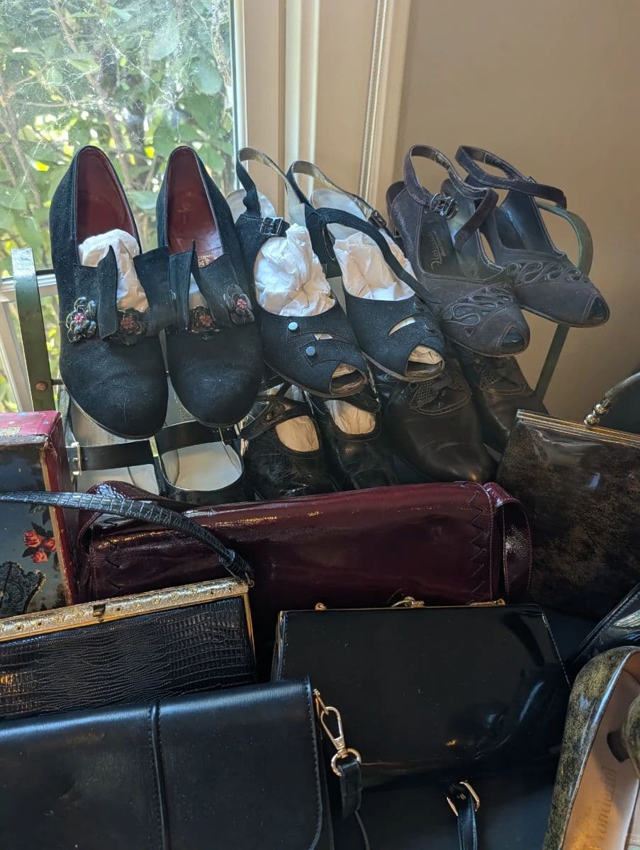 Packed East Sacramento Vintage Estate Sale – 1950s, MCM, Clothing, Books & Decor. photo 11