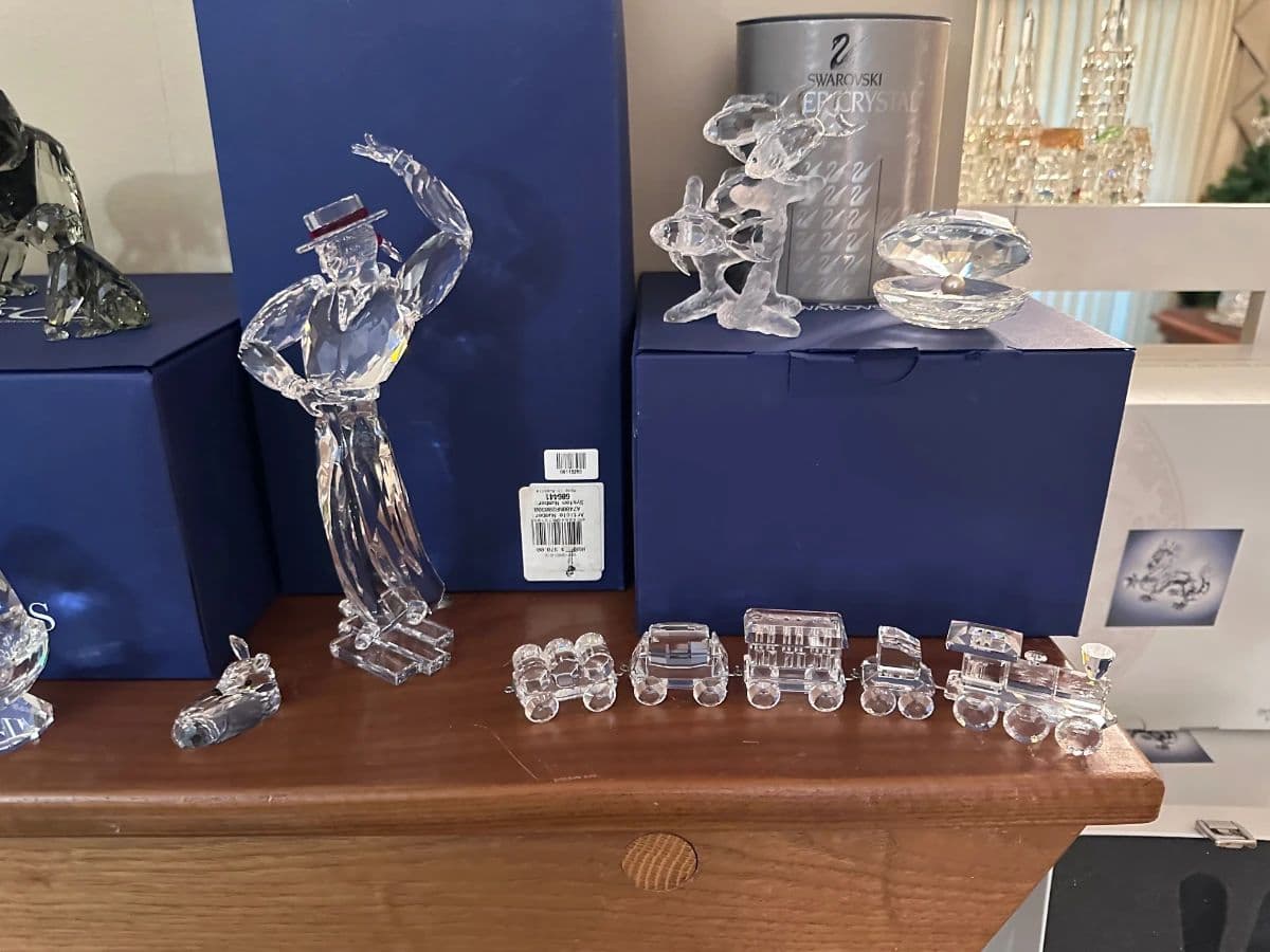 PACKED ESTATE SALE — SWAROVSKI, MCM, VINTAGE 70s, CHRISTMAS & COLLECTIONS GALORE! photo 7