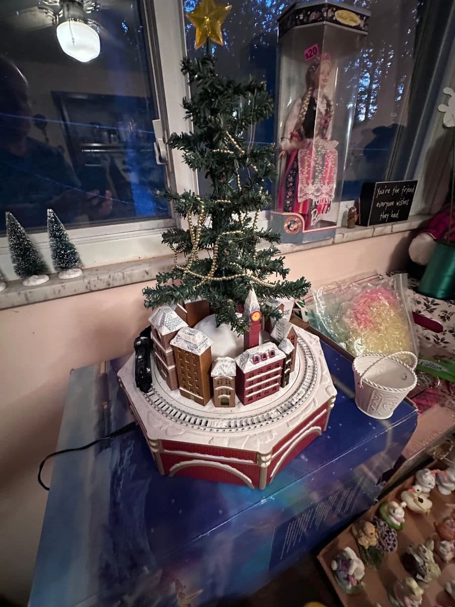 PACKED ESTATE SALE — SWAROVSKI, MCM, VINTAGE 70s, CHRISTMAS & COLLECTIONS GALORE! photo 11