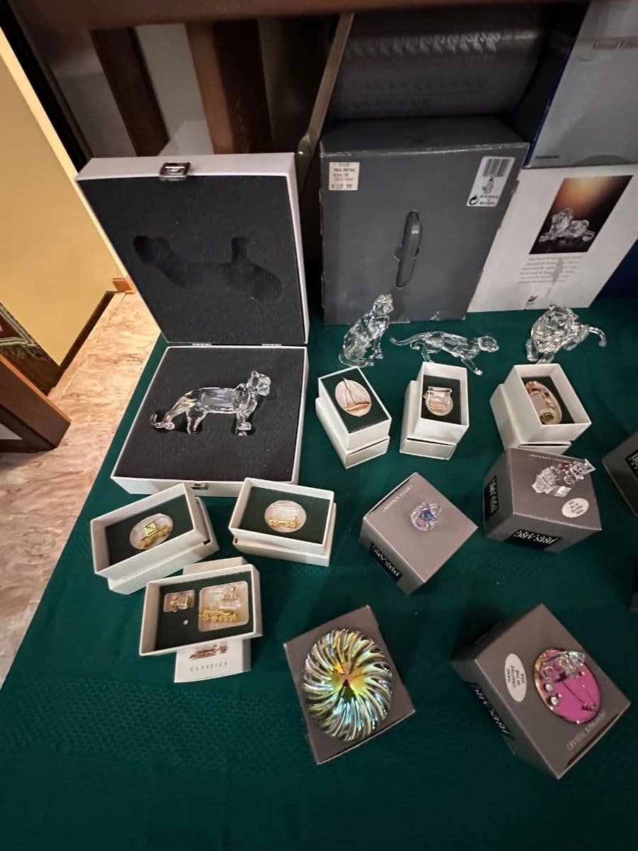 PACKED ESTATE SALE — SWAROVSKI, MCM, VINTAGE 70s, CHRISTMAS & COLLECTIONS GALORE! photo 4