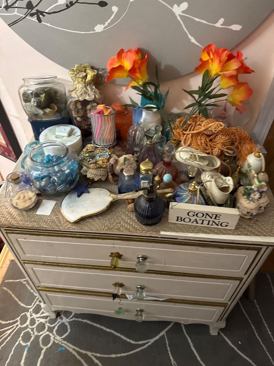 Fully packed house, boat, RV sheds, & basement full hosted by Vintage Market photo 11